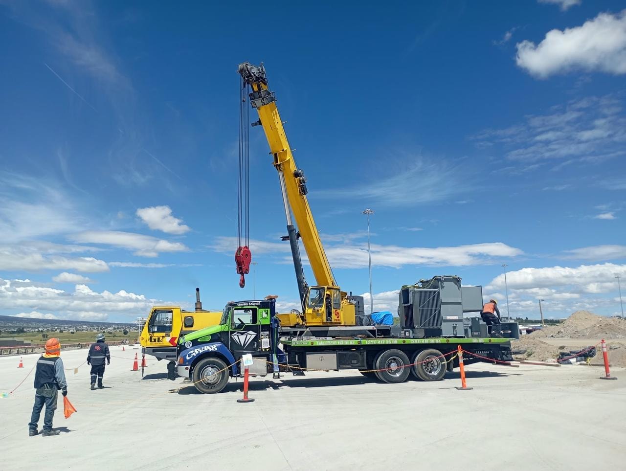 Equipo profesional de Grúas y Maniobras Industriales de Tlaxcala